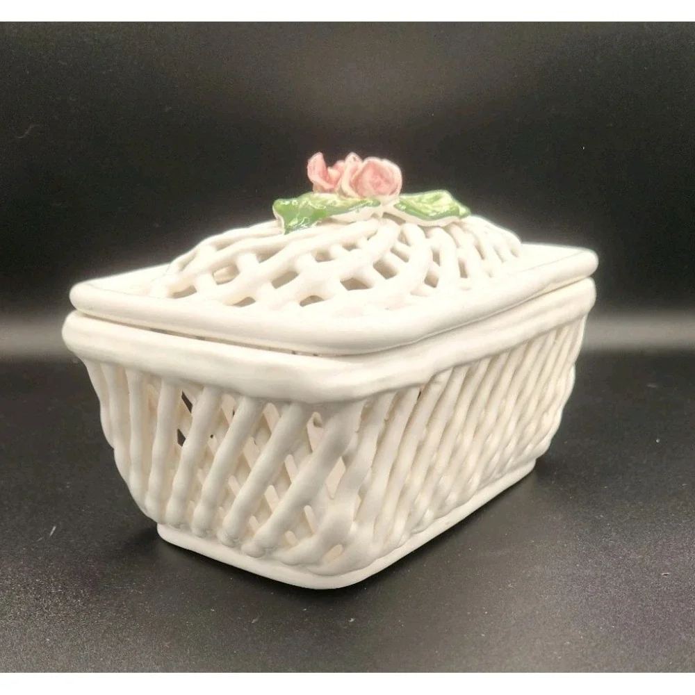VIntage Savoir Vivre porcelain open-weave rectangular‎ lidded box Lattice Design